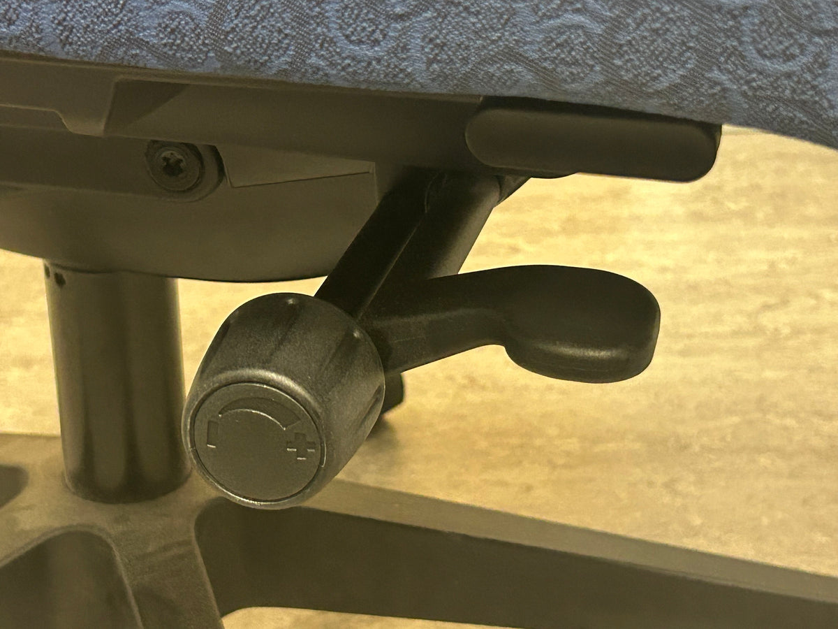 Synchro-tilt controls and tension knob