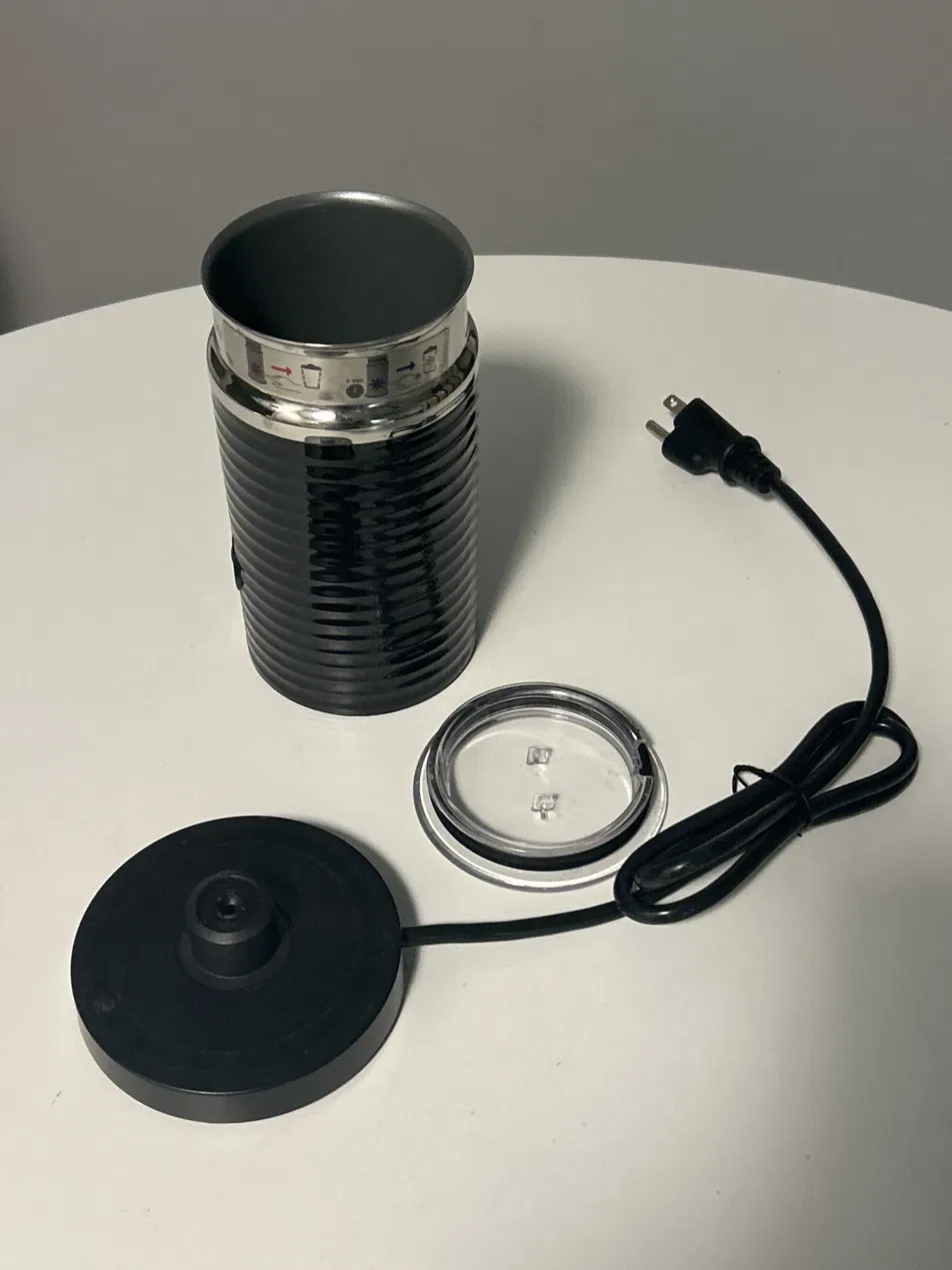 Actual unit - jug, lid and power base